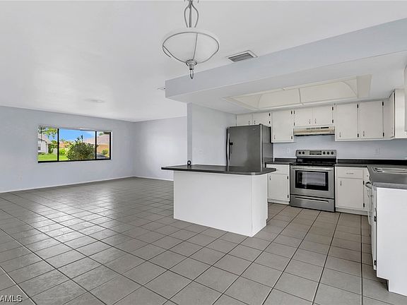 5th image of 423 SE 8th St