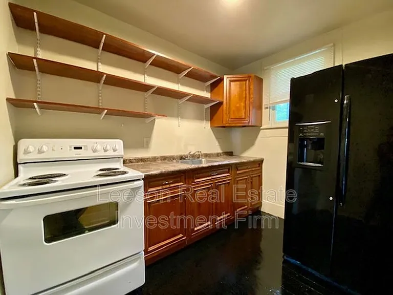 455 Egan St — Photo 4