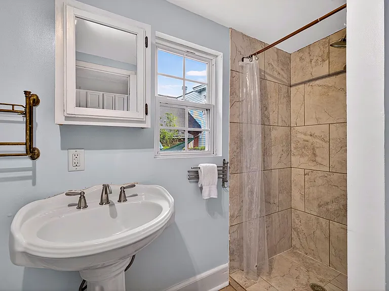 530 E Gordon Ln — Photo 19