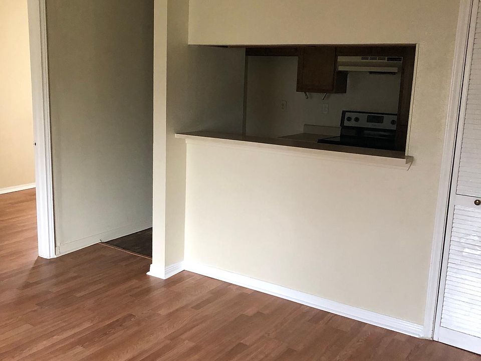 1st image of 7556 Windsor Oaks