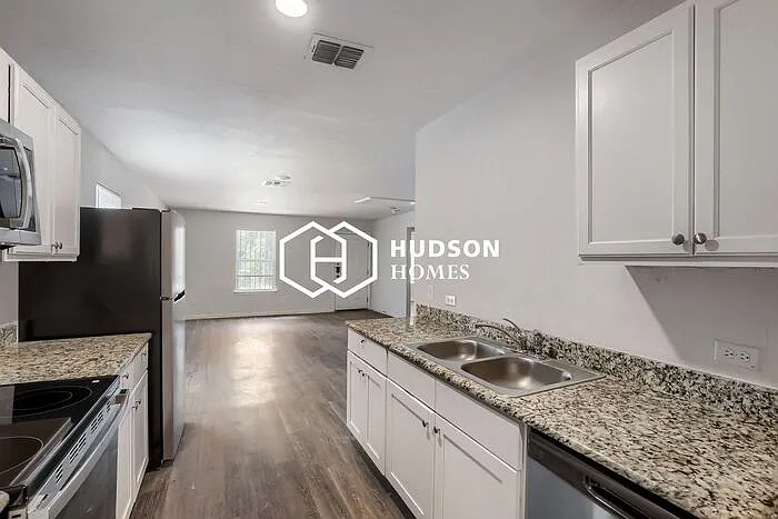 1720 San Patricio St — Photo 6