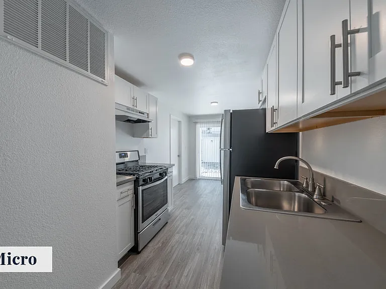 Colony Studios & Apts — Photo 19