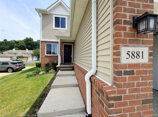 5881 Woodruff View Dr, Brighton, MI 48116