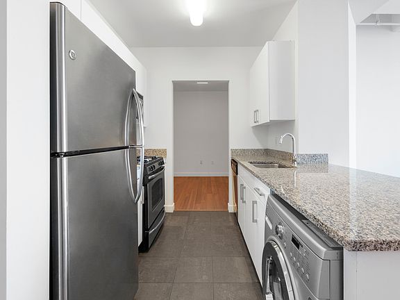5th image of 184 Kent Ave #B516