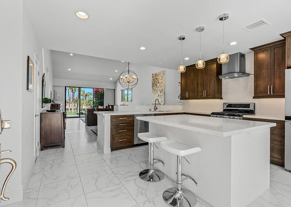 1st image of 76144 Honeysuckle Dr