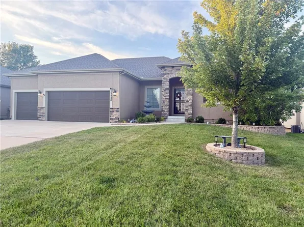 19430 W 200th Ter, Spring Hill, KS 66083