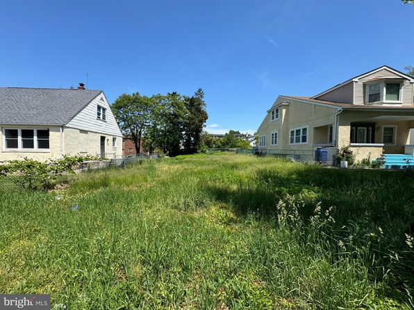 1627 Rhawn St, Philadelphia, PA 19111
