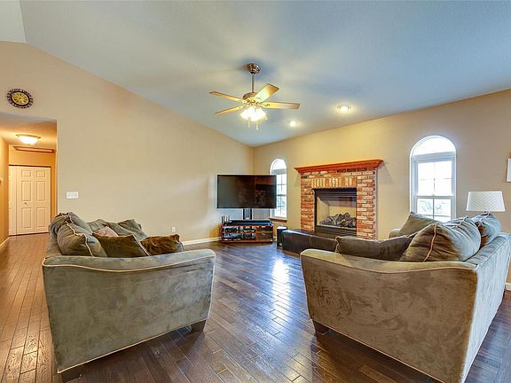 3rd image of 107 Williamsburg Dr