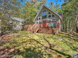 7233 Winnebago Dr, Pocono Lake, PA