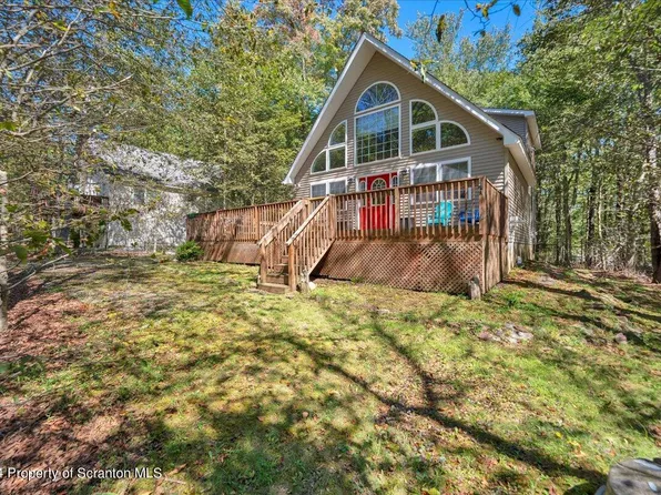 7233 Winnebago Dr, Pocono Lake, PA 18347