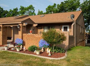 25435 Concord Ln #6, South Lyon, MI
