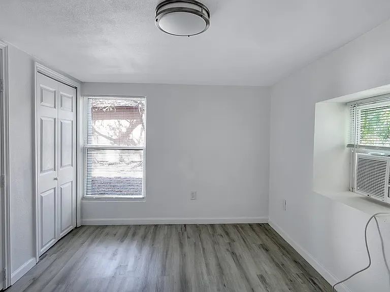 2735 Stuart Dr — Photo 12