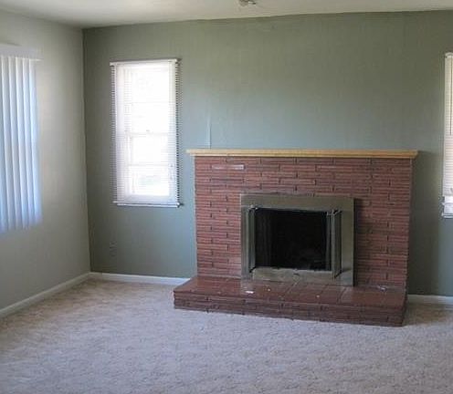 5th image of 307 S Clark St