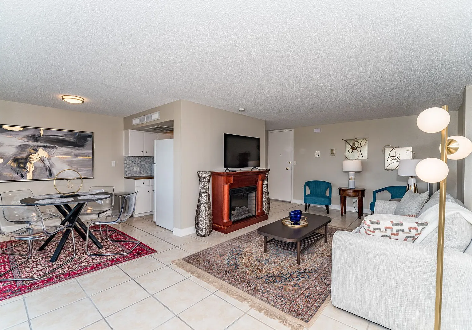 Beautiful 1-Bedroom Condo At Northview Tower — Photo 4