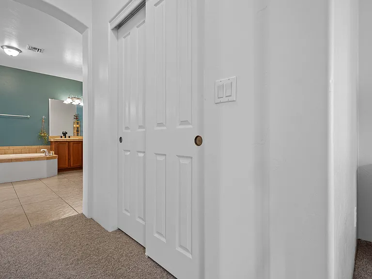 282 E Croydon Park Rd — Photo 32