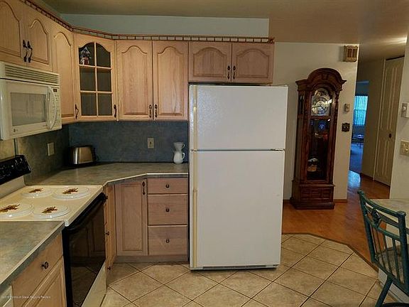 3rd image of 611B Lake Point Dr #100B