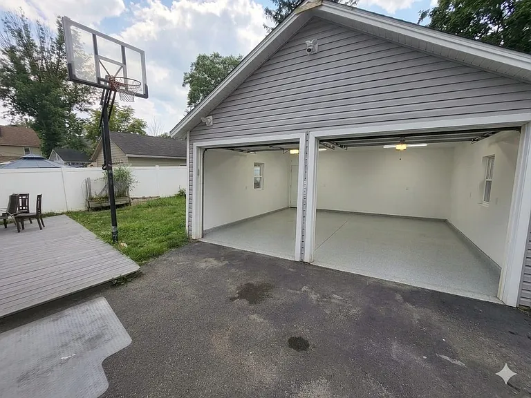 208 Clover St — Photo 18