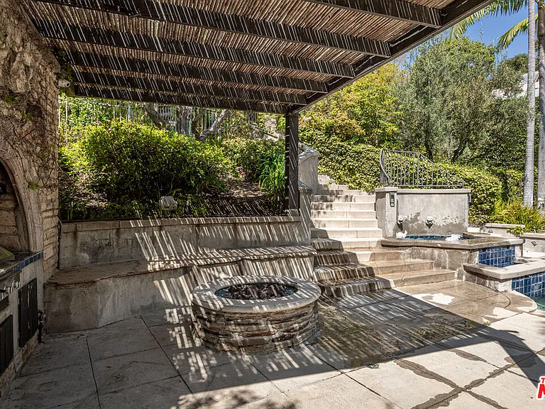 353 N Gunston Dr — Photo 36