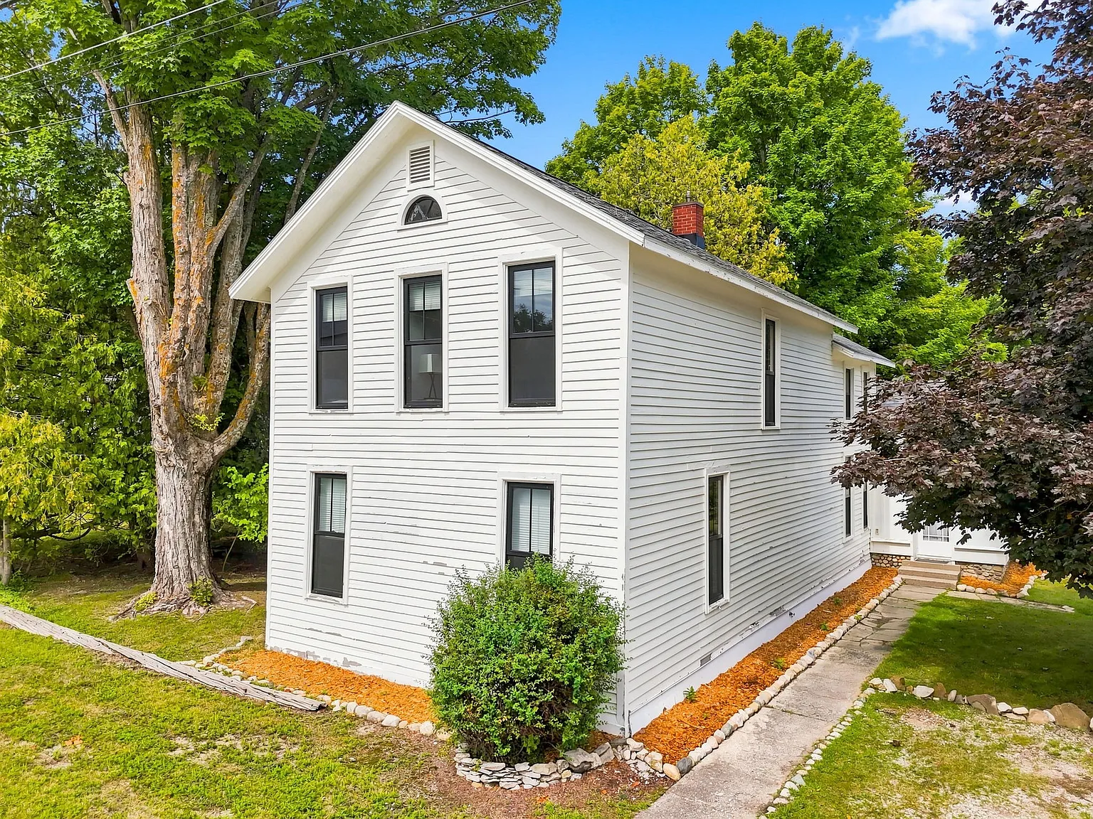 5 bed, 2500 sqft, $3,500 — Photo 3