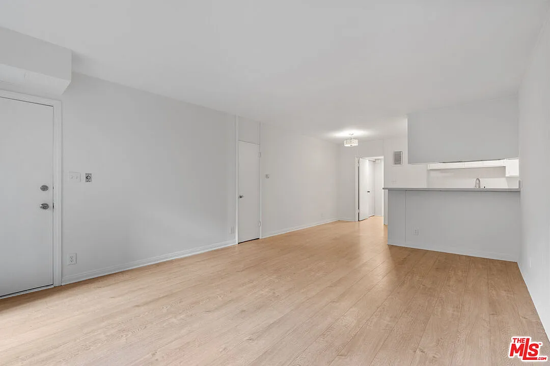 1 bed, 1.0 bath, 1000 sqft, $2,595 — Photo 2