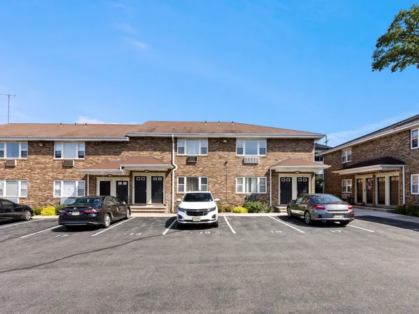 20-22 Rosol Ln #24, Saddle Brook, NJ 07663