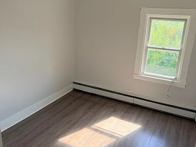 221 Fairview St — Photo 12