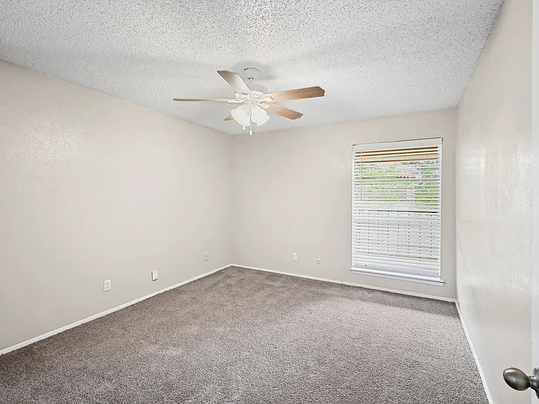 Preston Oaks — Photo 19