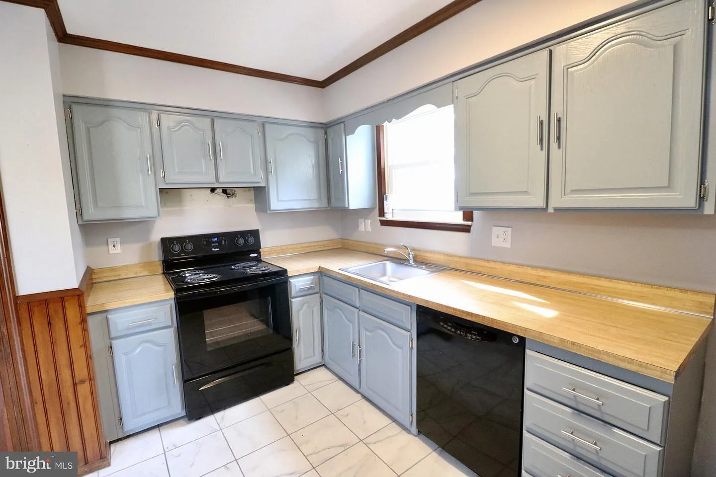 3 bed, 1.5 bath, 1520 sqft, $2,100 — Photo 4