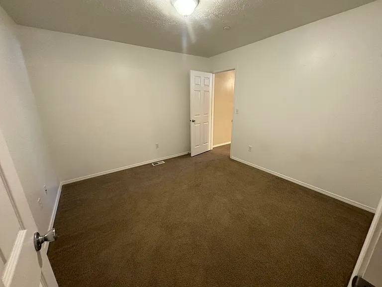 915 NW Maggie Ct #B — Photo 15