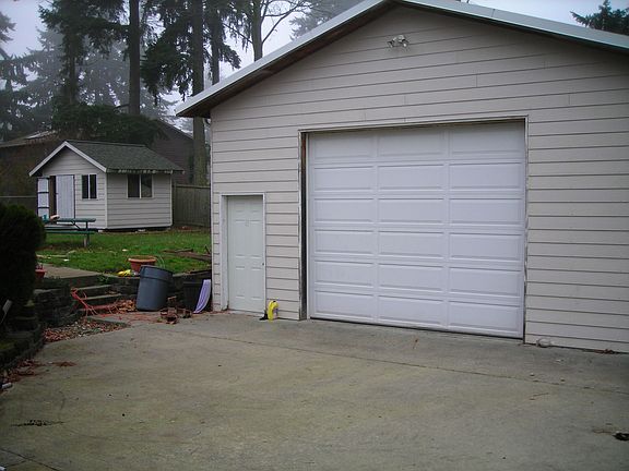 Detached Garage