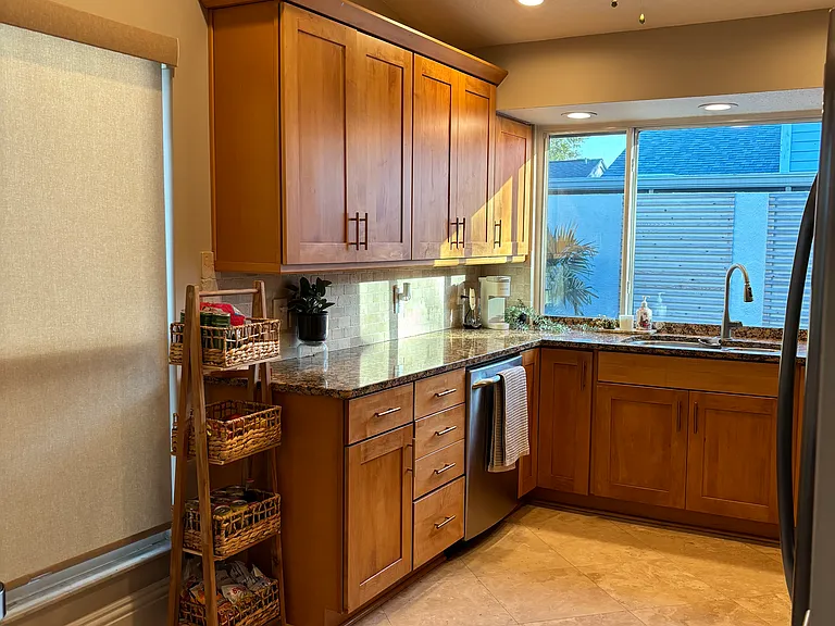 2532 Dauphine Ct E — Photo 18