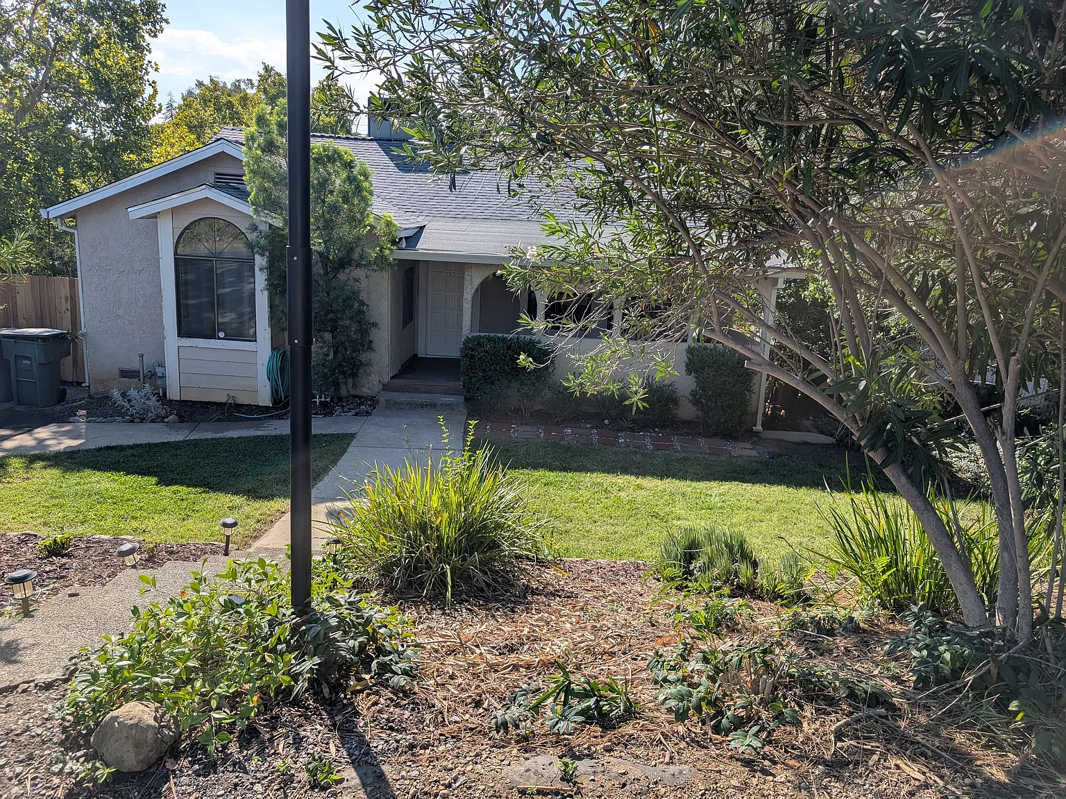 3 bed, 1605 sqft, $2,100 — Photo 1