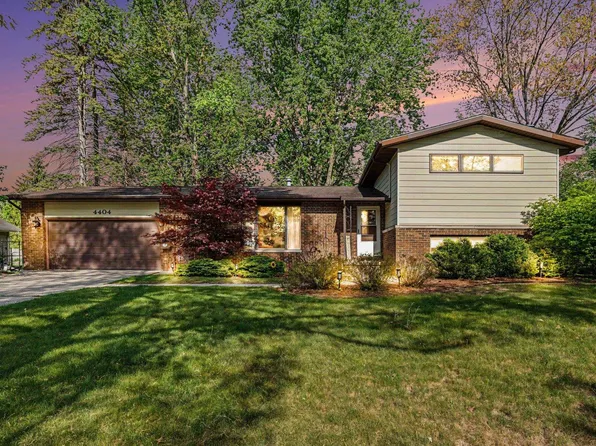 4404 Robinhood Ter, Midland, MI 48642