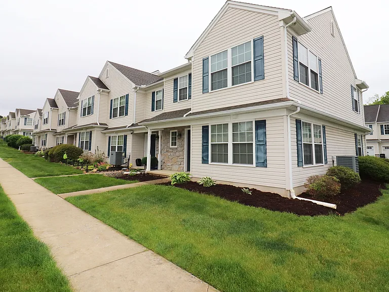 13 Broderick Ct — Photo 27