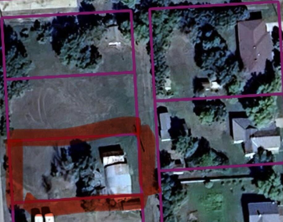 1st image of 215 N 8th St