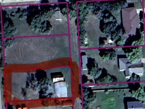 215 N 8th St, New Salem, ND 58563