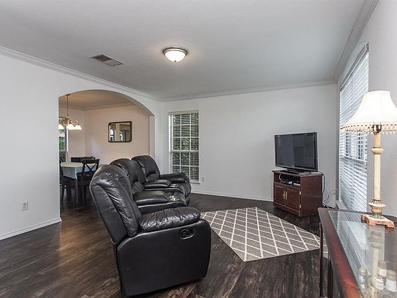 5th image of 403 High Meadow Dr