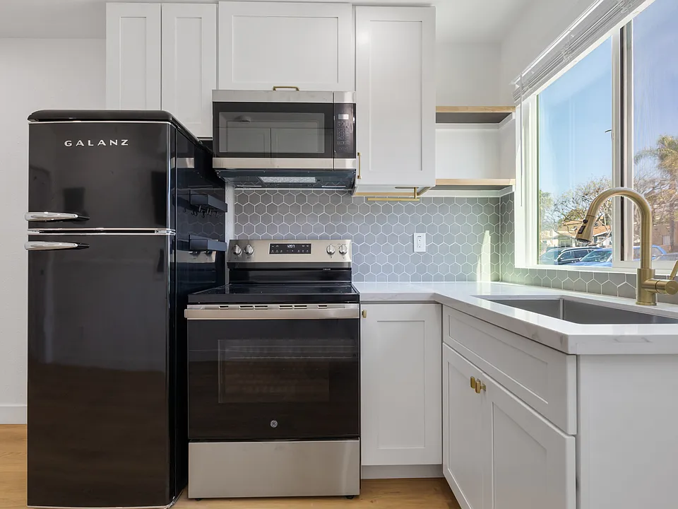 4162 Arizona St #10