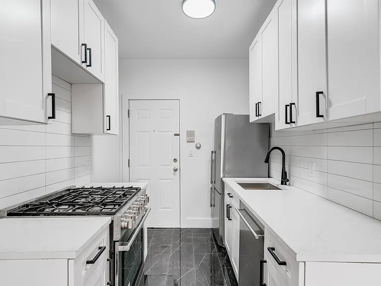216 Jefferson St #2 — Photo 3