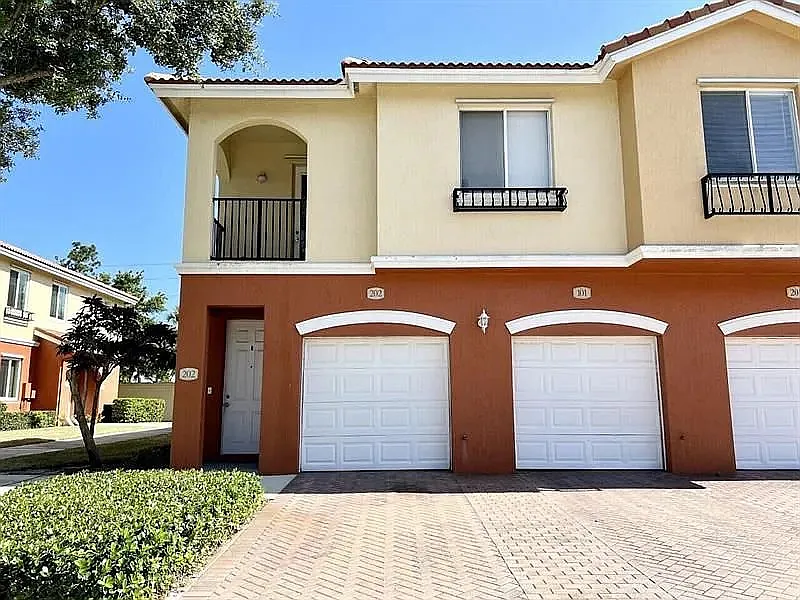 Central Stuart Townhome- Vilabella Community in the Center of Stuart! — Photo 2