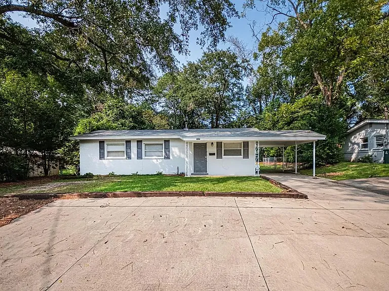 1634 Airport Dr — Photo 1