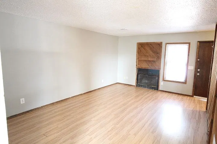 2 bed, 1000 sqft, $850 — Photo 2