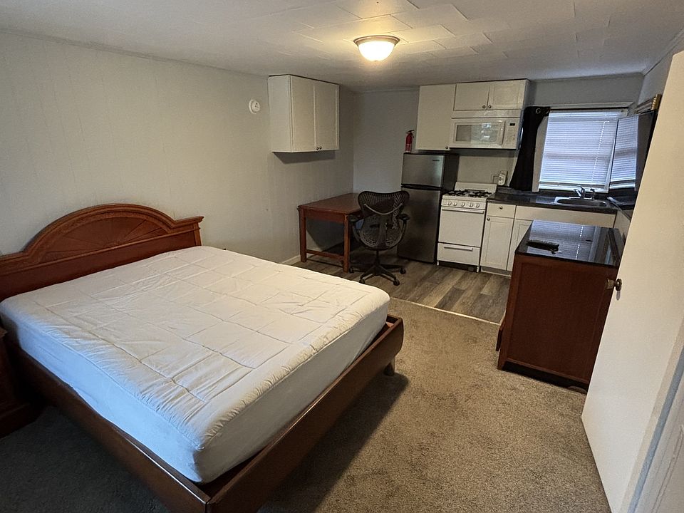 2nd image of 495 Main Rd #13
