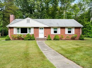 2 Hickory Ave, Clinton, CT 06413