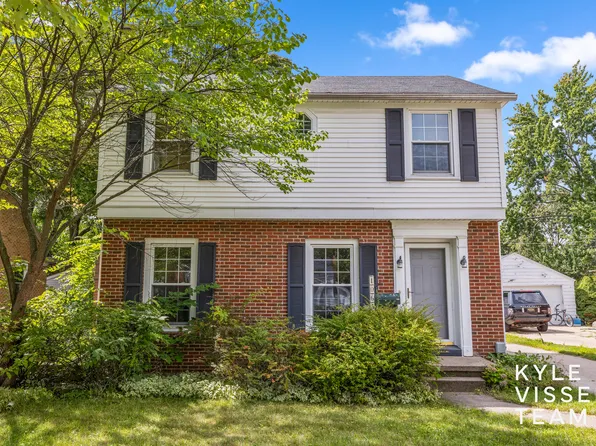 1063 Lake Grove Ave SE, East Grand Rapids, MI 49506