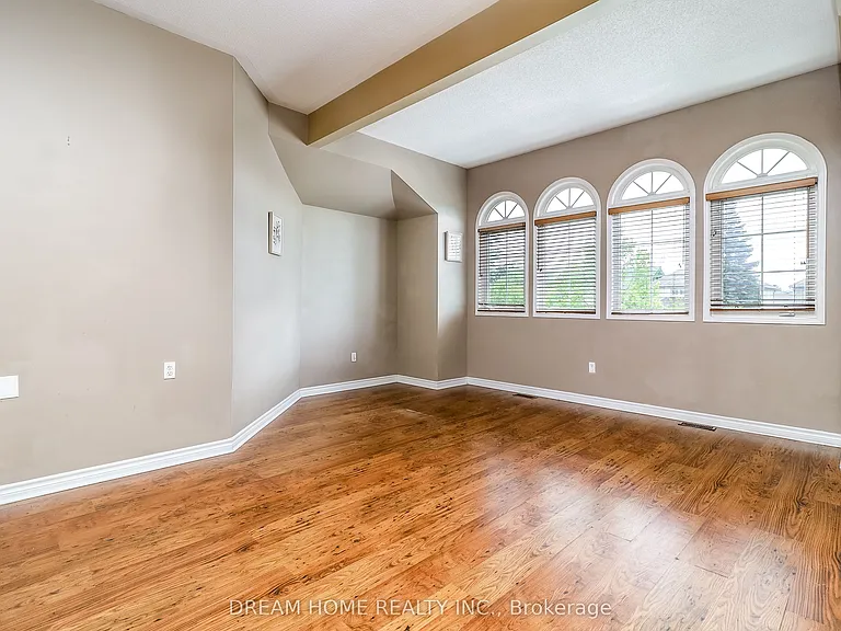 2832 Galleon Cres — Photo 8