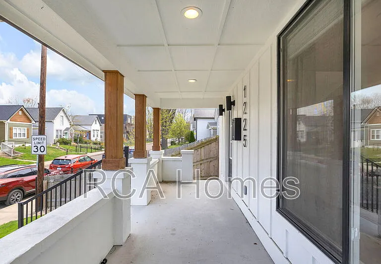 1225 Hoyt Ave — Photo 2