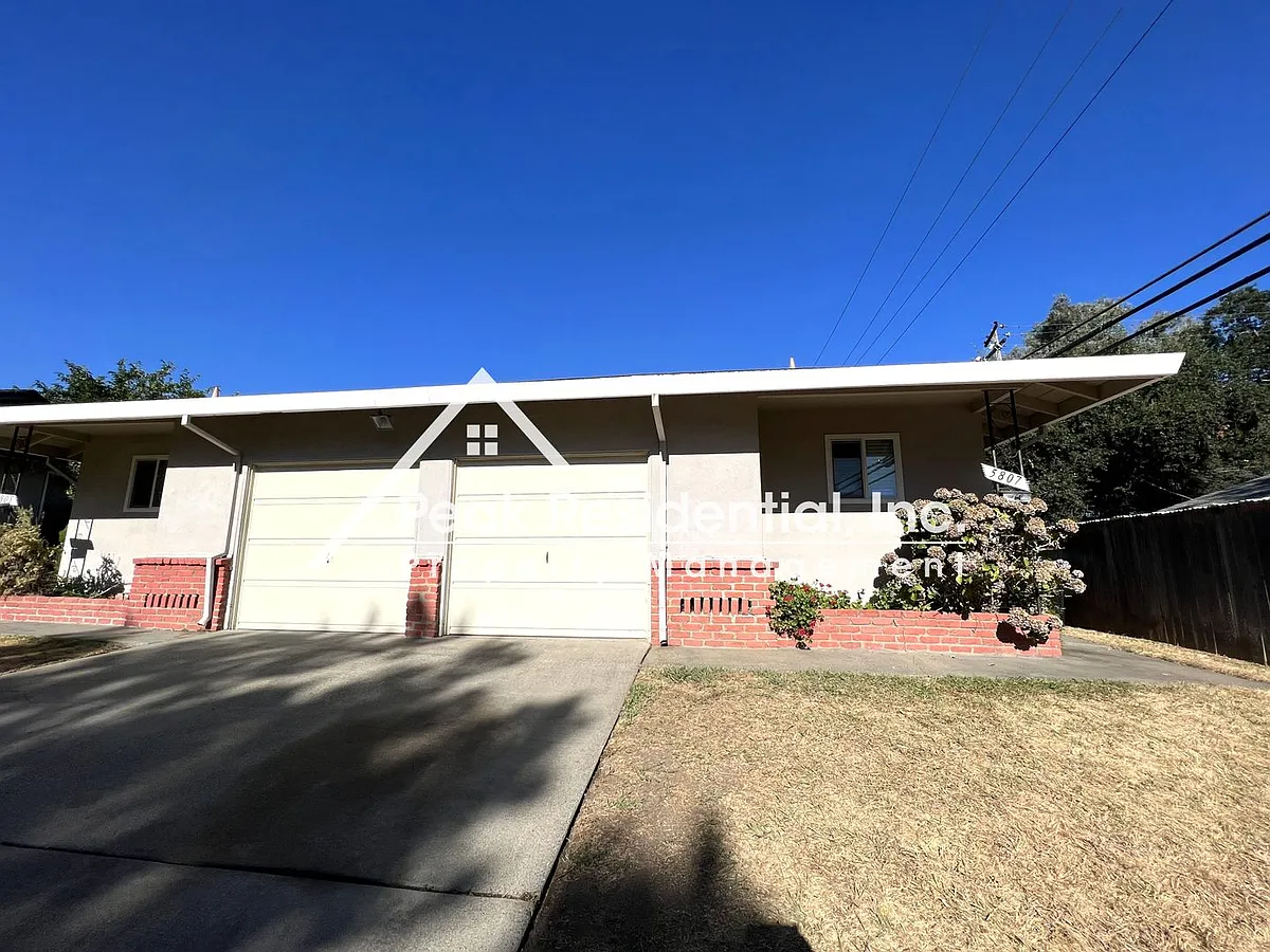 Building Photo - 5807 Woodleigh Dr