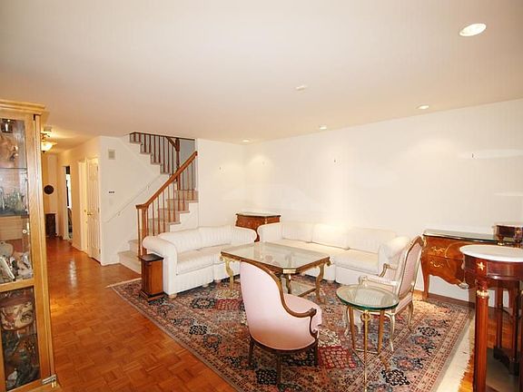 Luxurious townhome
