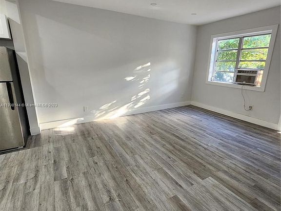 3rd image of 2610 Grant St #1